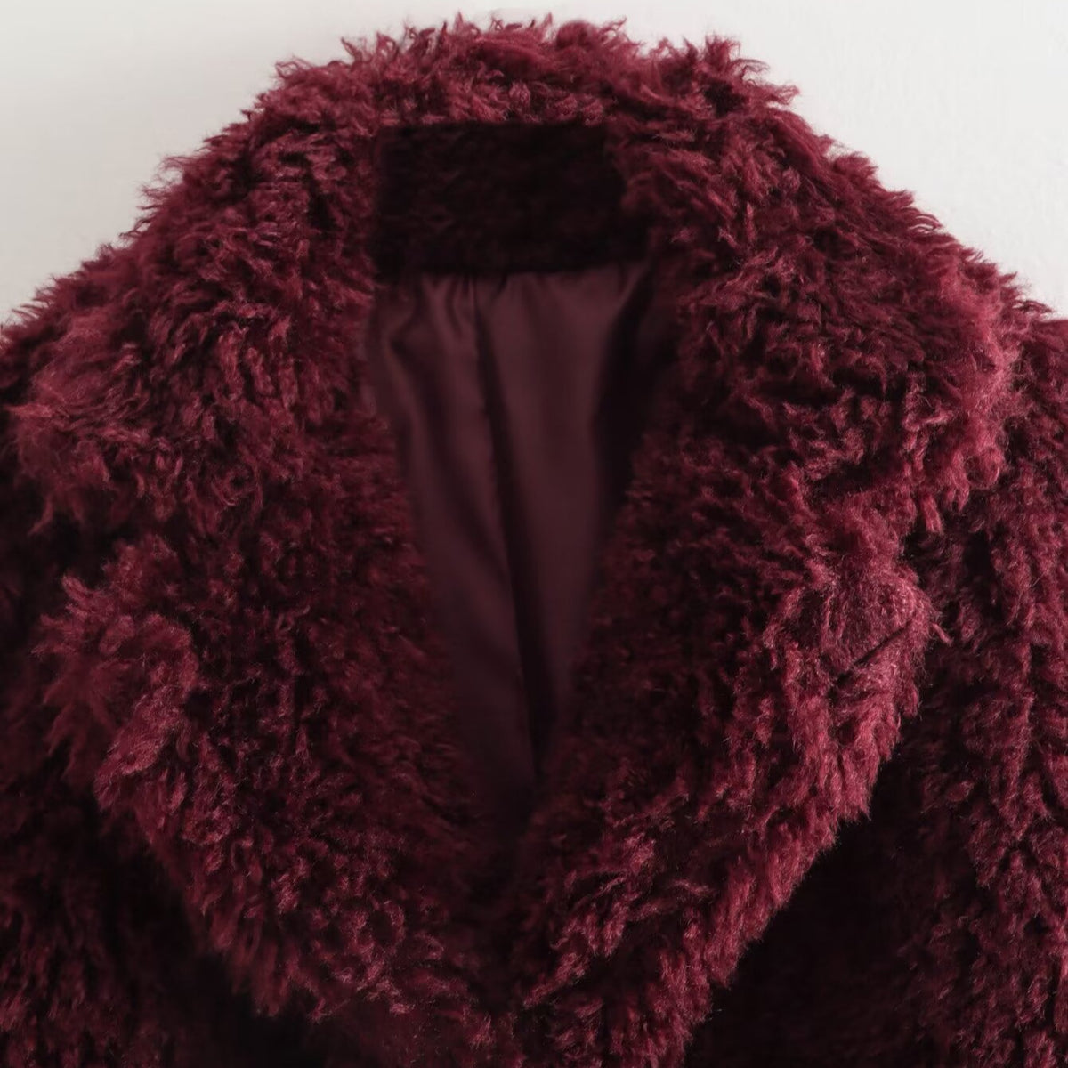 Veste Courte en Fausse Fourrure Rouge Angora – Manteau Court Col Rabattu Style Streetwear